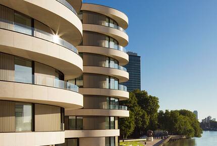 RiverWalk over the Thames - London, United Kingdom