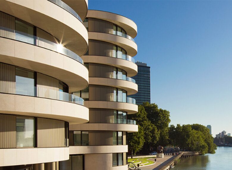 RiverWalk over the Thames - London, United Kingdom