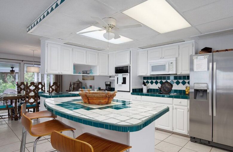 Destin Getaway - Walk To The Beach! - Destin, Florida