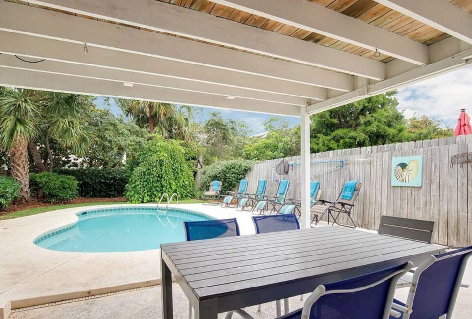 Destin Getaway - Walk To The Beach! - Destin, Florida