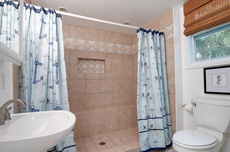 Destin Getaway - Walk To The Beach! - Destin, Florida