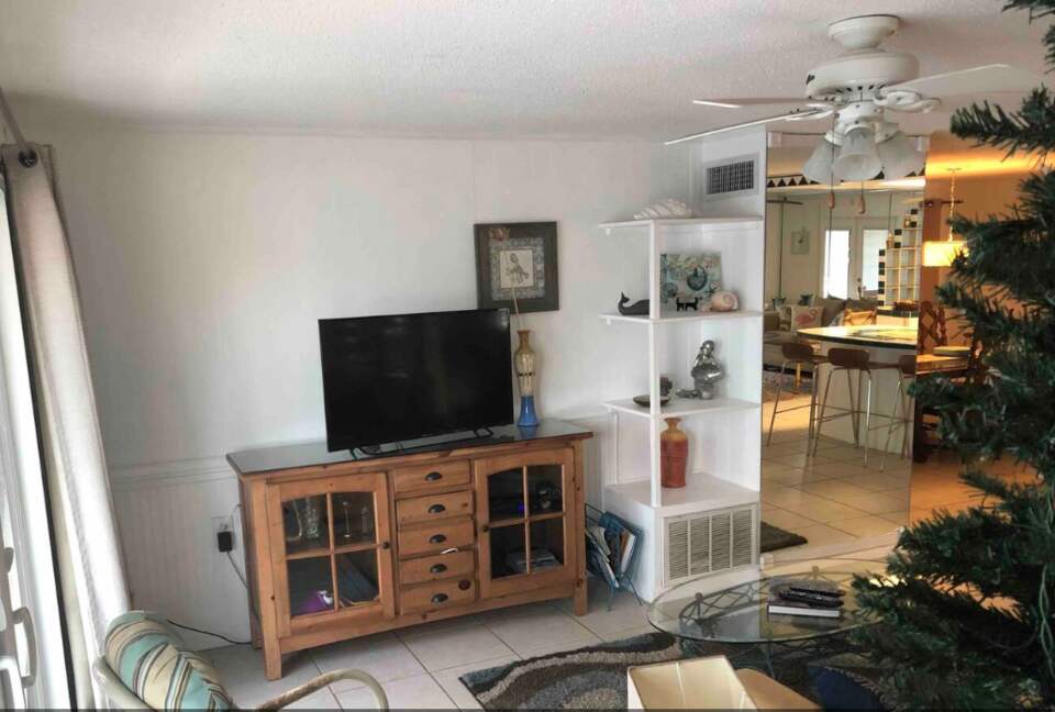 Destin Getaway - Walk To The Beach! - Destin, Florida