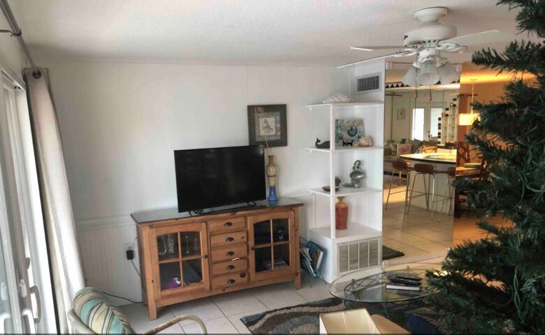 Destin Getaway - Walk To The Beach! - Destin, Florida