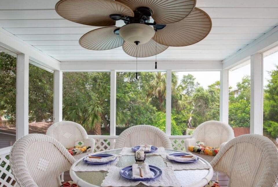 Destin Getaway - Walk To The Beach! - Destin, Florida