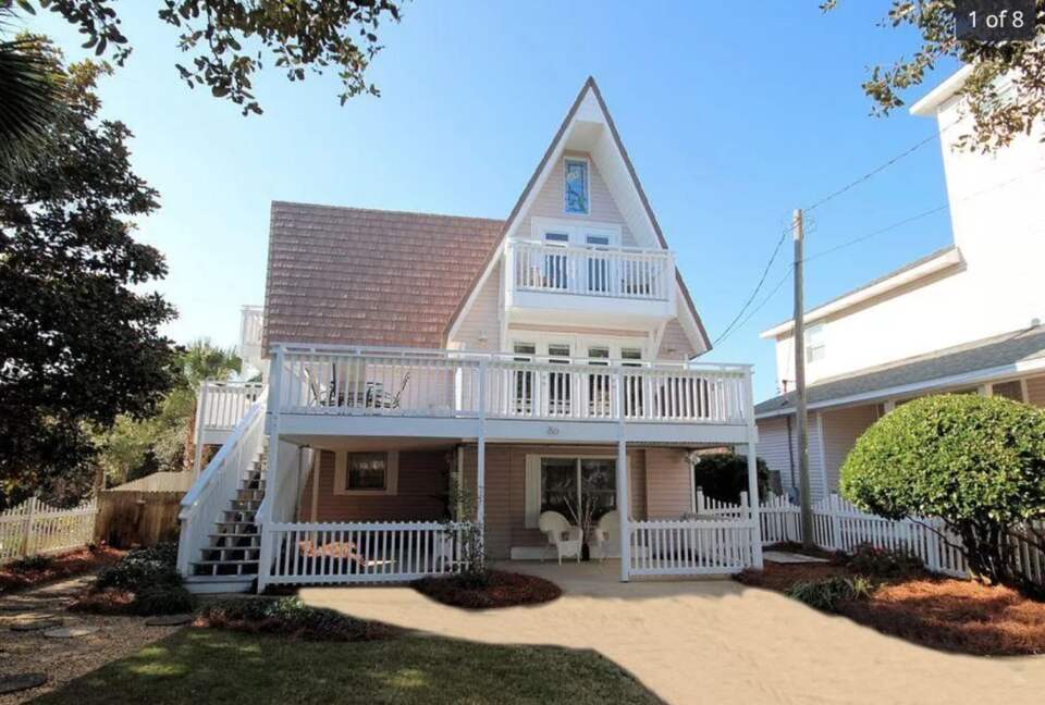 Destin Getaway - Walk To The Beach! - Destin, Florida