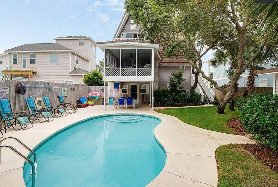 Destin Getaway - Walk To The Beach! - Destin, Florida