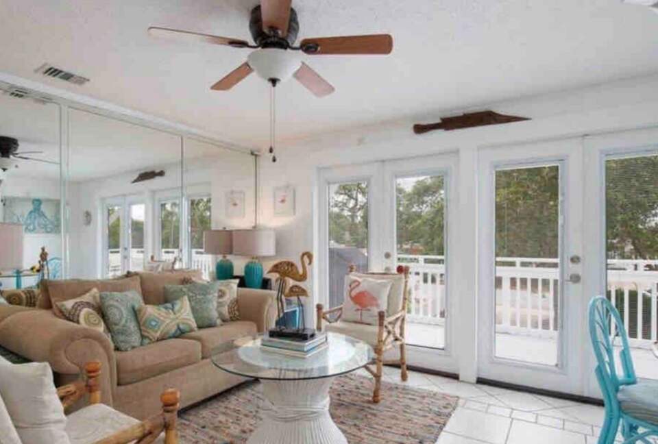 Destin Getaway - Walk To The Beach! - Destin, Florida