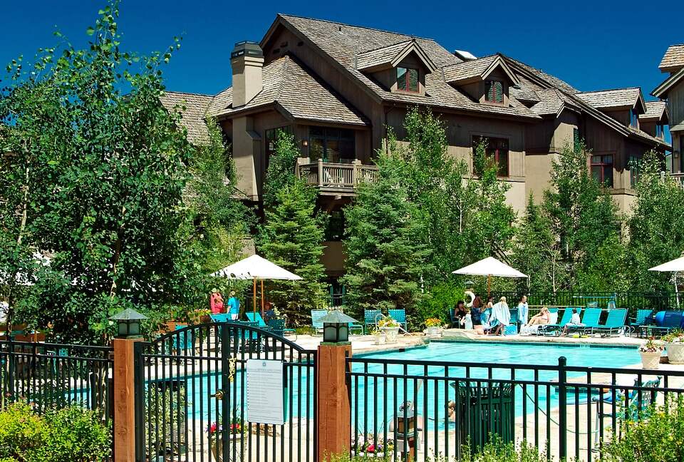 Arrowhead Beauty with Pool and Hot Tub! - Edwards, Colorado