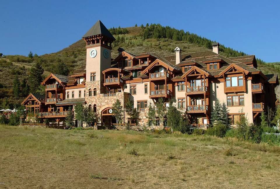 Arrowhead Beauty with Pool and Hot Tub! - Edwards, Colorado