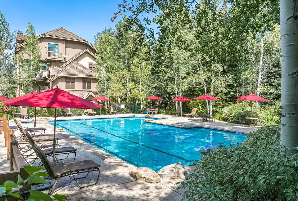 Arrowhead Beauty with Pool and Hot Tub! - Edwards, Colorado