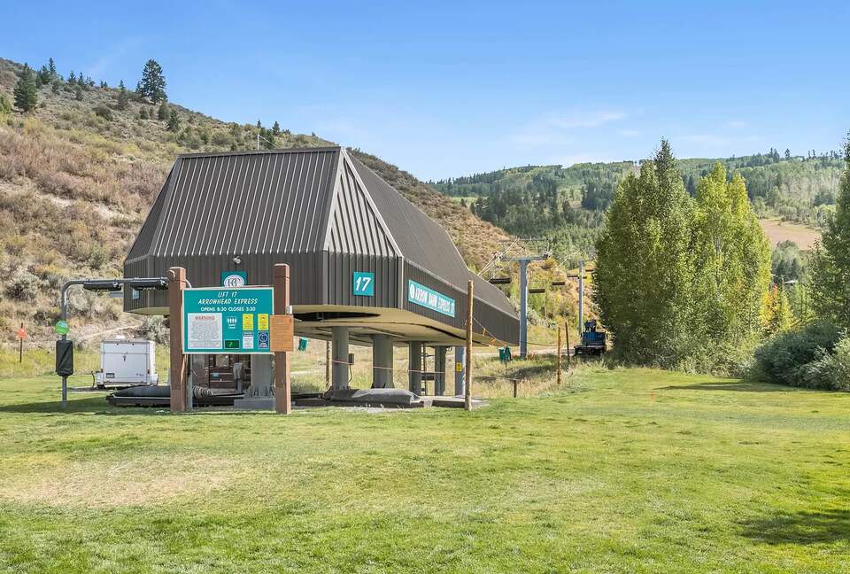 Arrowhead Beauty with Pool and Hot Tub! - Edwards, Colorado