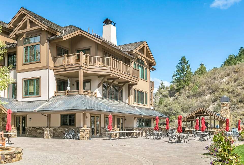 Arrowhead Beauty with Pool and Hot Tub! - Edwards, Colorado