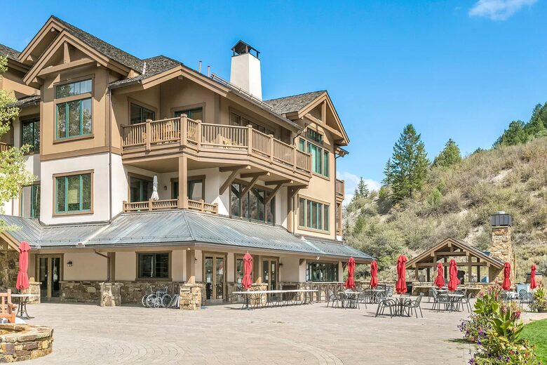 Arrowhead Beauty with Pool and Hot Tub! - Edwards, Colorado