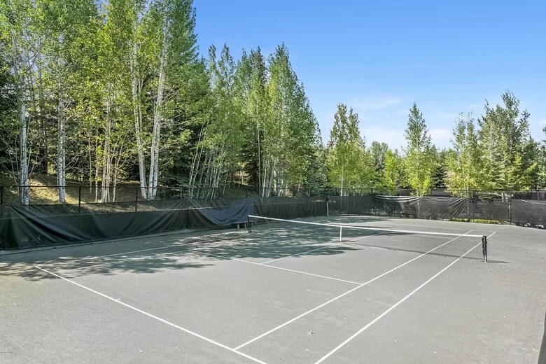 Arrowhead Beauty with Pool and Hot Tub! - Edwards, Colorado