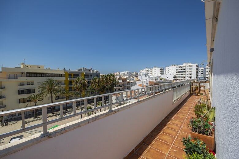 Oceanside Penthouse Marisea - Quarteira, Portugal