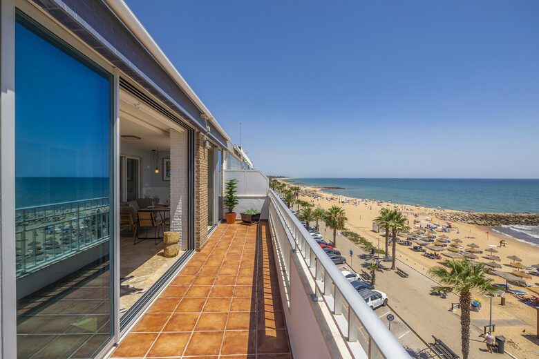 Oceanside Penthouse Marisea - Quarteira, Portugal