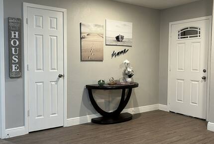 Seabrook Beach Retreat | 5 minutes from Kemah Boardwalk and NASA with Private Pool - Seabrook, Texas