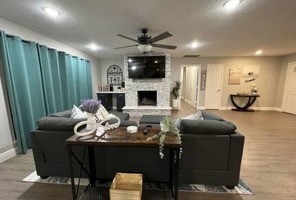 Seabrook Beach Retreat | 5 minutes from Kemah Boardwalk and NASA with Private Pool - Seabrook, Texas