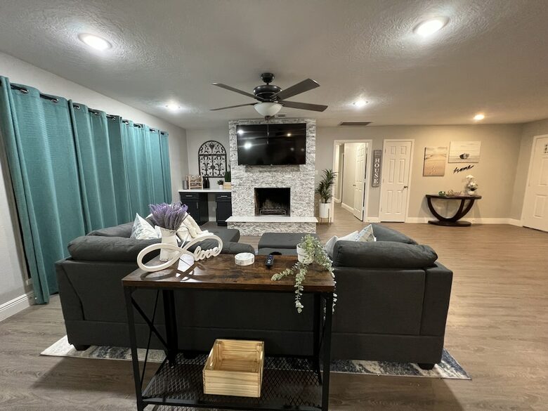 Seabrook Beach Retreat | 5 minutes from Kemah Boardwalk and NASA with Private Pool - Seabrook, Texas