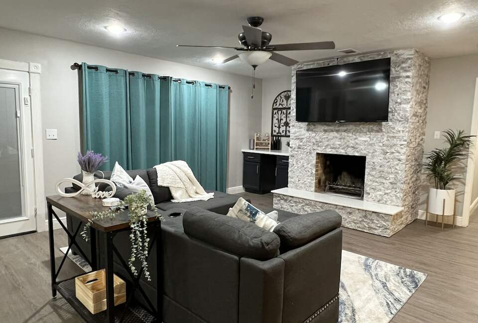 Seabrook Beach Retreat | 5 minutes from Kemah Boardwalk and NASA with Private Pool - Seabrook, Texas