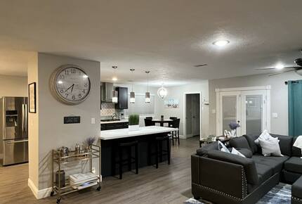 Seabrook Beach Retreat | 5 minutes from Kemah Boardwalk and NASA with Private Pool - Seabrook, Texas