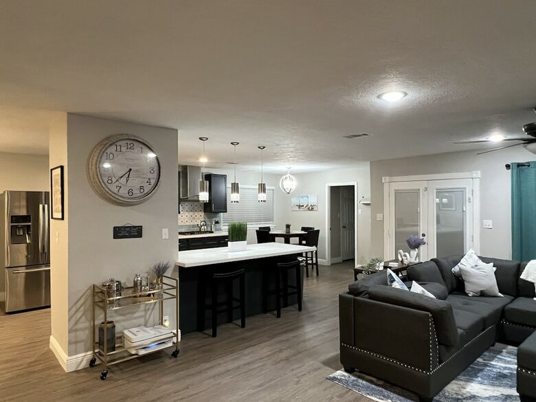 Seabrook Beach Retreat | 5 minutes from Kemah Boardwalk and NASA with Private Pool - Seabrook, Texas