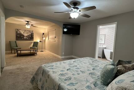 Seabrook Beach Retreat | 5 minutes from Kemah Boardwalk and NASA with Private Pool - Seabrook, Texas