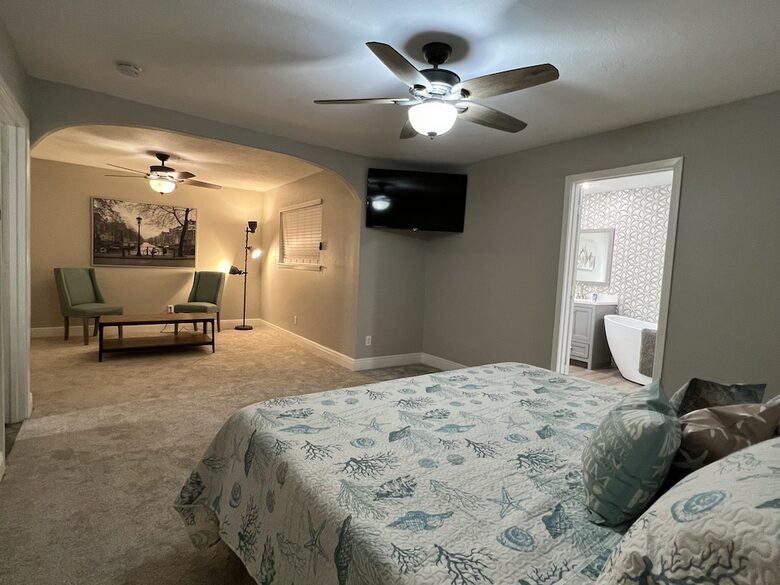 Seabrook Beach Retreat | 5 minutes from Kemah Boardwalk and NASA with Private Pool - Seabrook, Texas