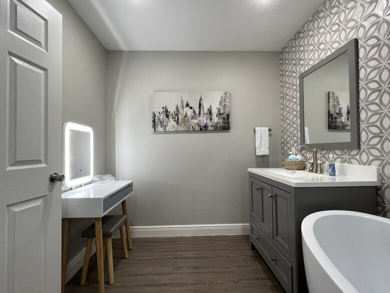 Seabrook Beach Retreat | 5 minutes from Kemah Boardwalk and NASA with Private Pool - Seabrook, Texas