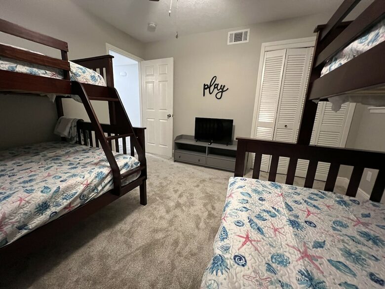 Seabrook Beach Retreat | 5 minutes from Kemah Boardwalk and NASA with Private Pool - Seabrook, Texas