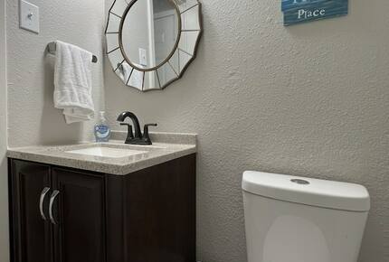 Seabrook Beach Retreat | 5 minutes from Kemah Boardwalk and NASA with Private Pool - Seabrook, Texas