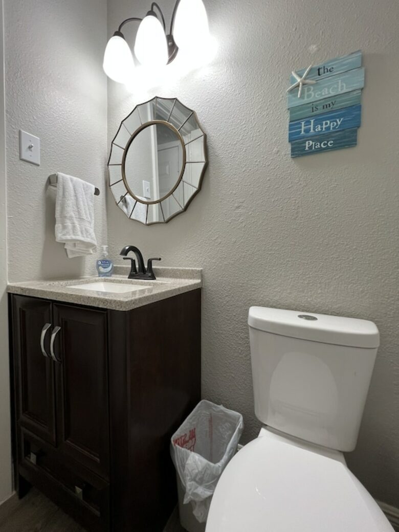 Seabrook Beach Retreat | 5 minutes from Kemah Boardwalk and NASA with Private Pool - Seabrook, Texas