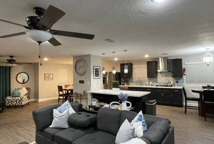 Seabrook Beach Retreat | 5 minutes from Kemah Boardwalk and NASA with Private Pool - Seabrook, Texas