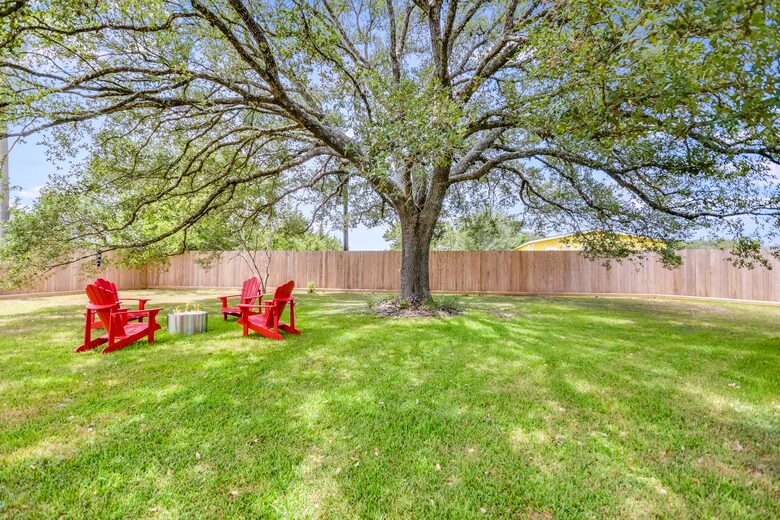 Casa Blanca - Round Top! World Class Antiquing, Shopping, Arts and More! - Fayetteville, Texas