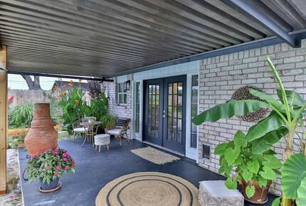 Seabrook Beach Getaway | 5 minutes from Kemah Boardwalk and NASA with a Private Pool - Seabrook, Texas