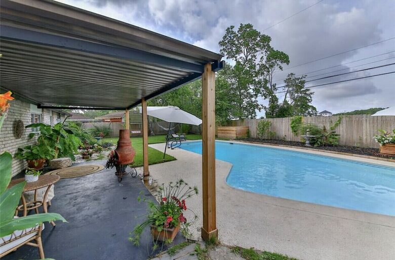 Seabrook Beach Getaway | 5 minutes from Kemah Boardwalk and NASA with a Private Pool - Seabrook, Texas