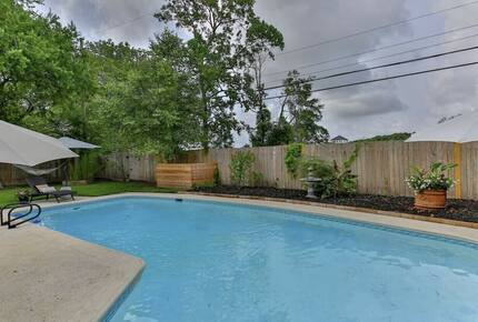 Seabrook Beach Getaway | 5 minutes from Kemah Boardwalk and NASA with a Private Pool - Seabrook, Texas