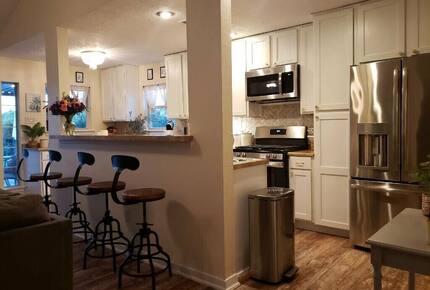 Seabrook Beach Getaway | 5 minutes from Kemah Boardwalk and NASA with a Private Pool - Seabrook, Texas