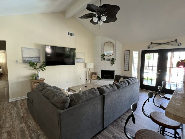 Seabrook Beach Getaway | 5 minutes from Kemah Boardwalk and NASA with a Private Pool - Seabrook, Texas