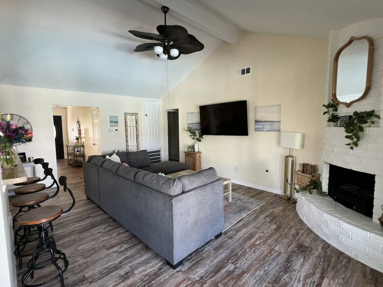 Seabrook Beach Getaway | 5 minutes from Kemah Boardwalk and NASA with a Private Pool - Seabrook, Texas