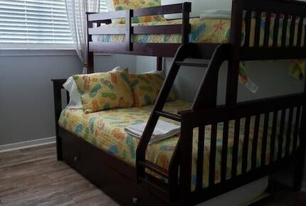 Seabrook Beach Getaway | 5 minutes from Kemah Boardwalk and NASA with a Private Pool - Seabrook, Texas