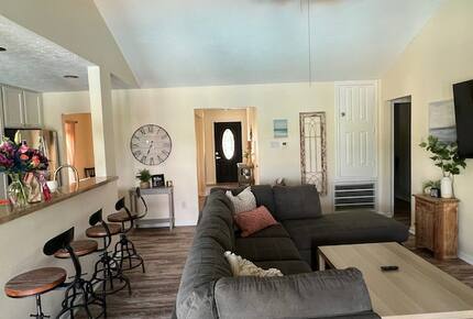 Seabrook Beach Getaway | 5 minutes from Kemah Boardwalk and NASA with a Private Pool - Seabrook, Texas