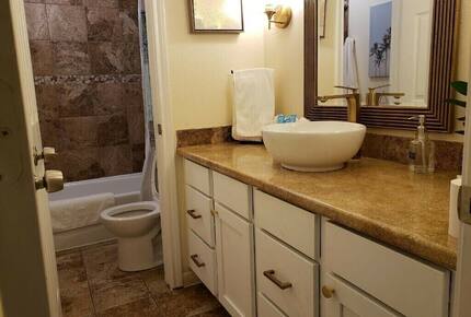 Seabrook Beach Getaway | 5 minutes from Kemah Boardwalk and NASA with a Private Pool - Seabrook, Texas