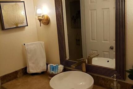 Seabrook Beach Getaway | 5 minutes from Kemah Boardwalk and NASA with a Private Pool - Seabrook, Texas