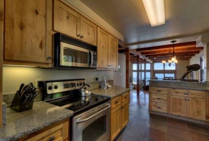 Tahoe Lakefront Getaway - Tahoe City, California