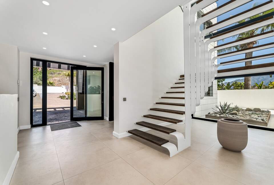 Villa Monte Halcones with stunning sea views (R) - Marbella, Spain