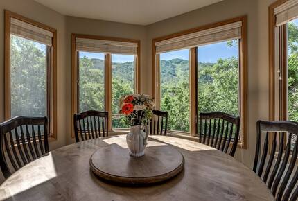 Edelweiss Chalet | Ski to Lift - Steamboat Springs, Colorado