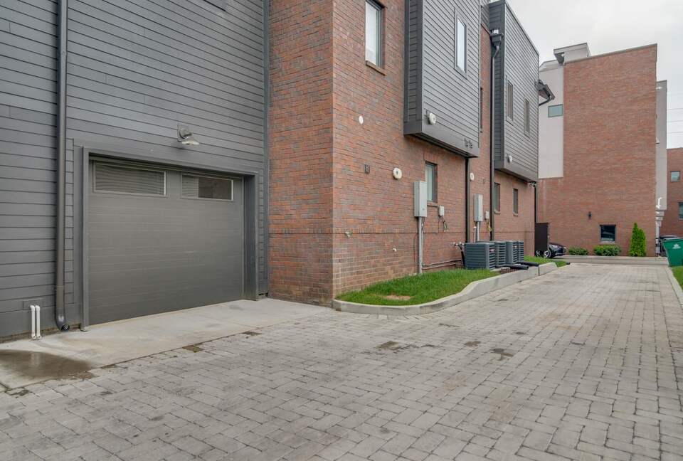 Vibrant Germantown Gem With Rooftop View - Nashville, Tennessee