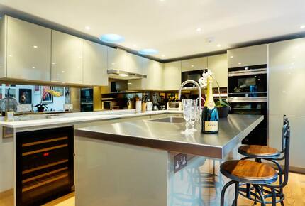 Unique Artists House in Chelsea - London, United Kingdom