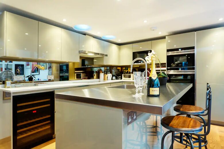 Unique Artists House in Chelsea - London, United Kingdom